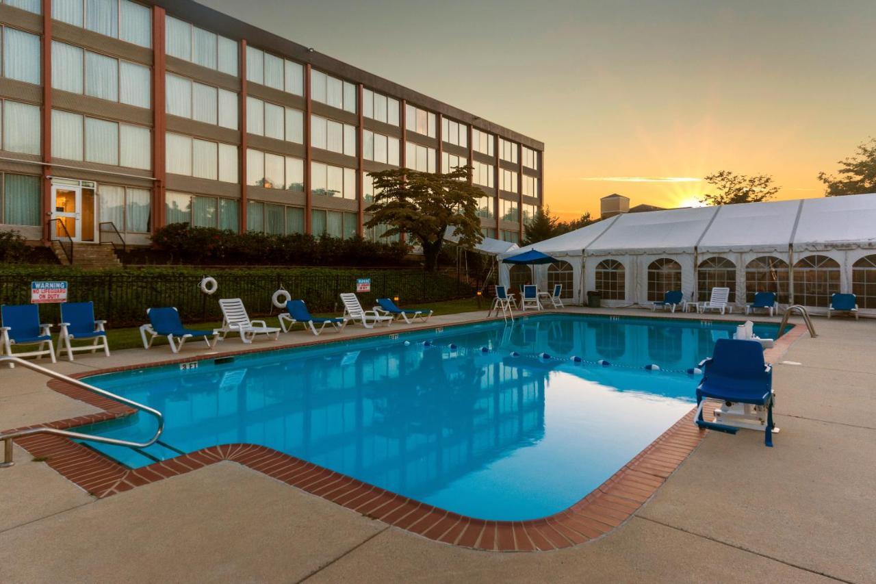 Chester And Conference Center 2*