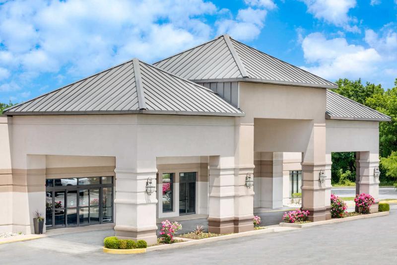 Hotel Chester And Conference Center