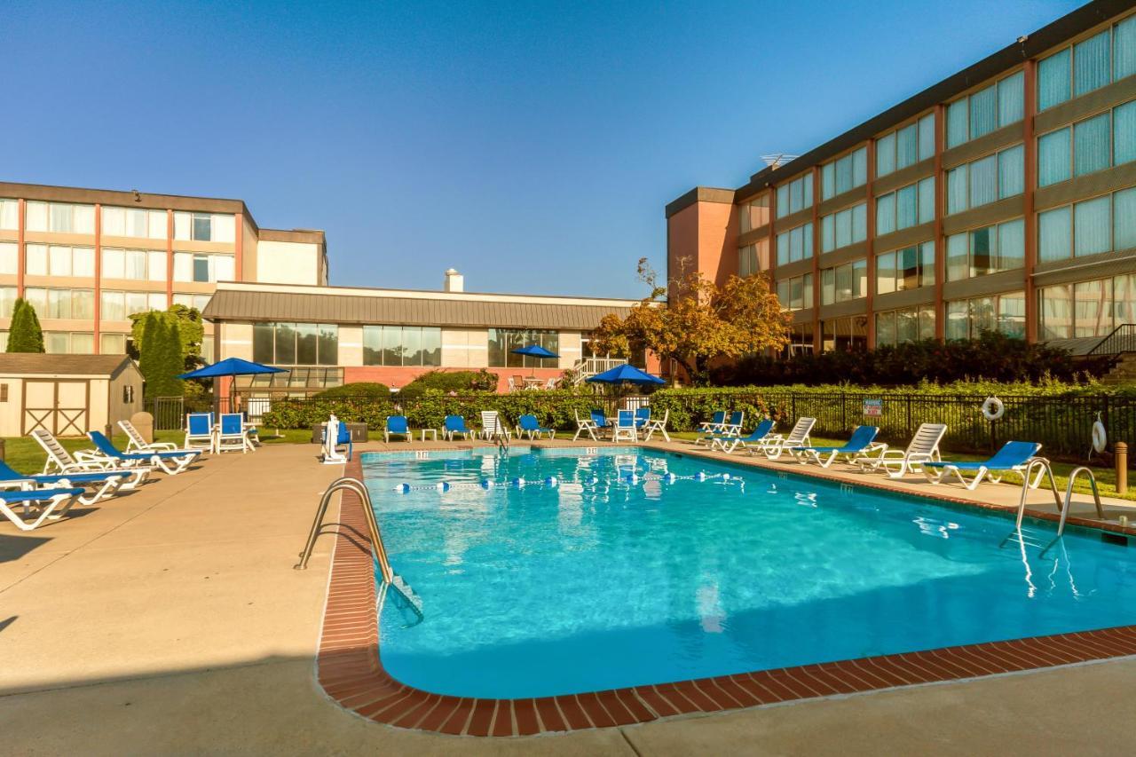 Hotel Chester And Conference Center